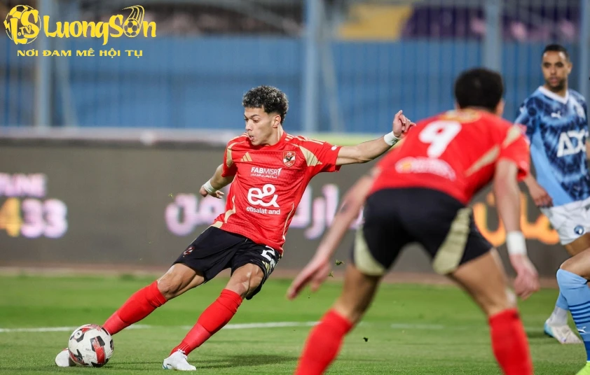 Phân Tích Trận Đấu Al Ahly vs Mamelodi Sundowns: Cuộc Chiến Quyết Định Cho Vé CK 3 Al Ahly và Mamelodi Sundowns nhiều khả năng sẽ tạo nên một màn đối đầu hấp dẫn để giành vé vào chung kết